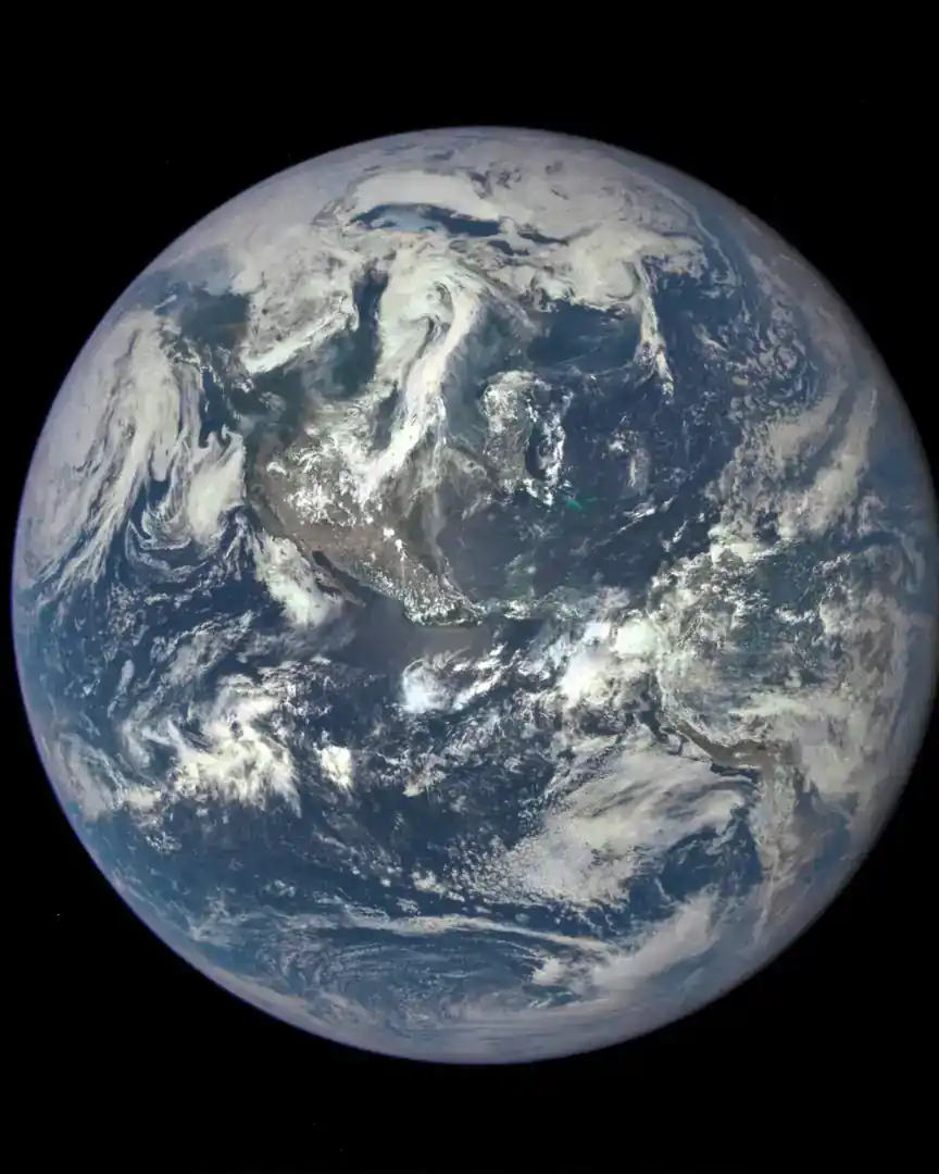 Foto: La Tierra vista por el satélite DSCOVR · La Tierra