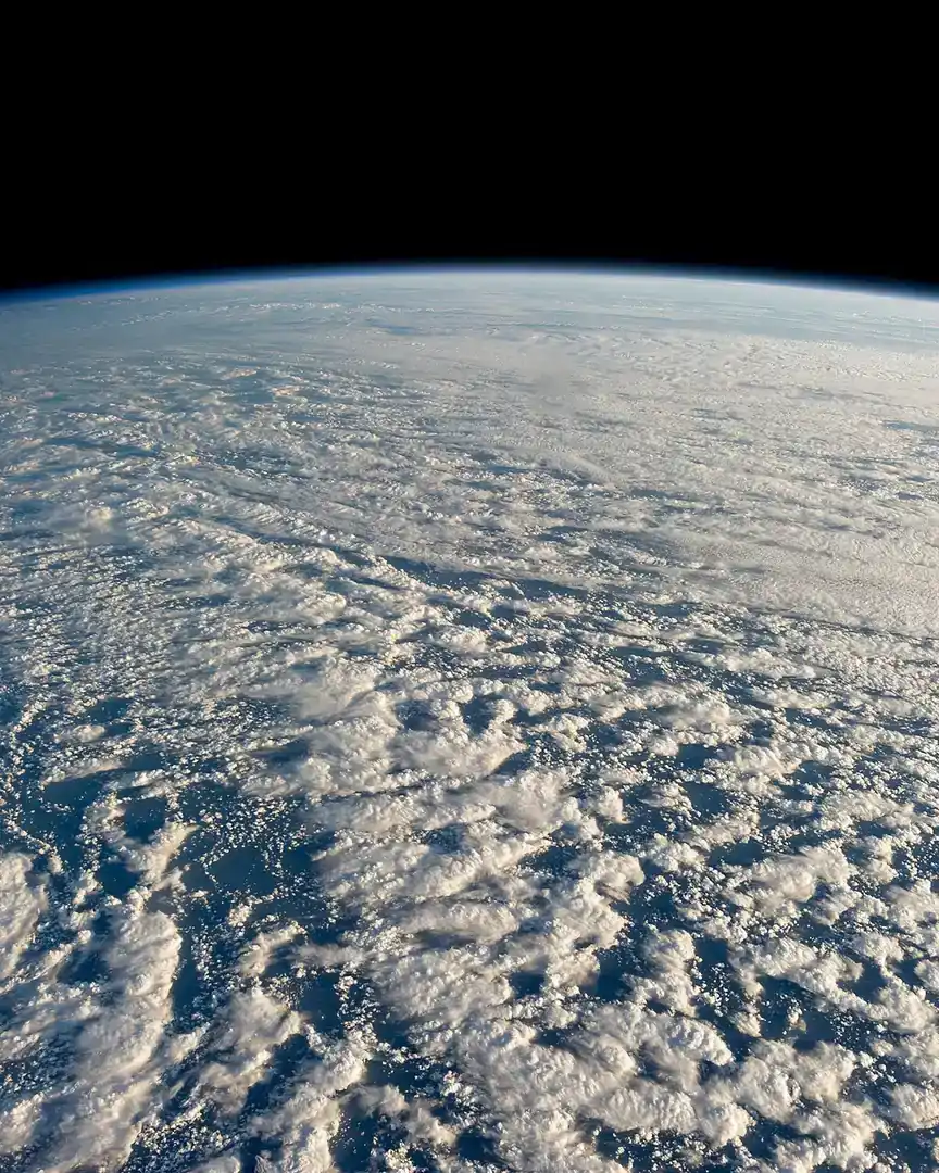 Foto: Nubes sobre el océano Pacífico · La Tierra