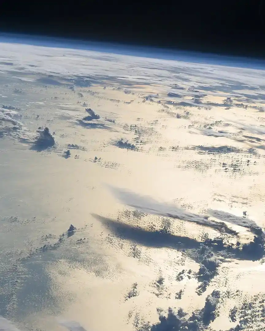 Foto: Nubi sul mare delle Filippine · Terra