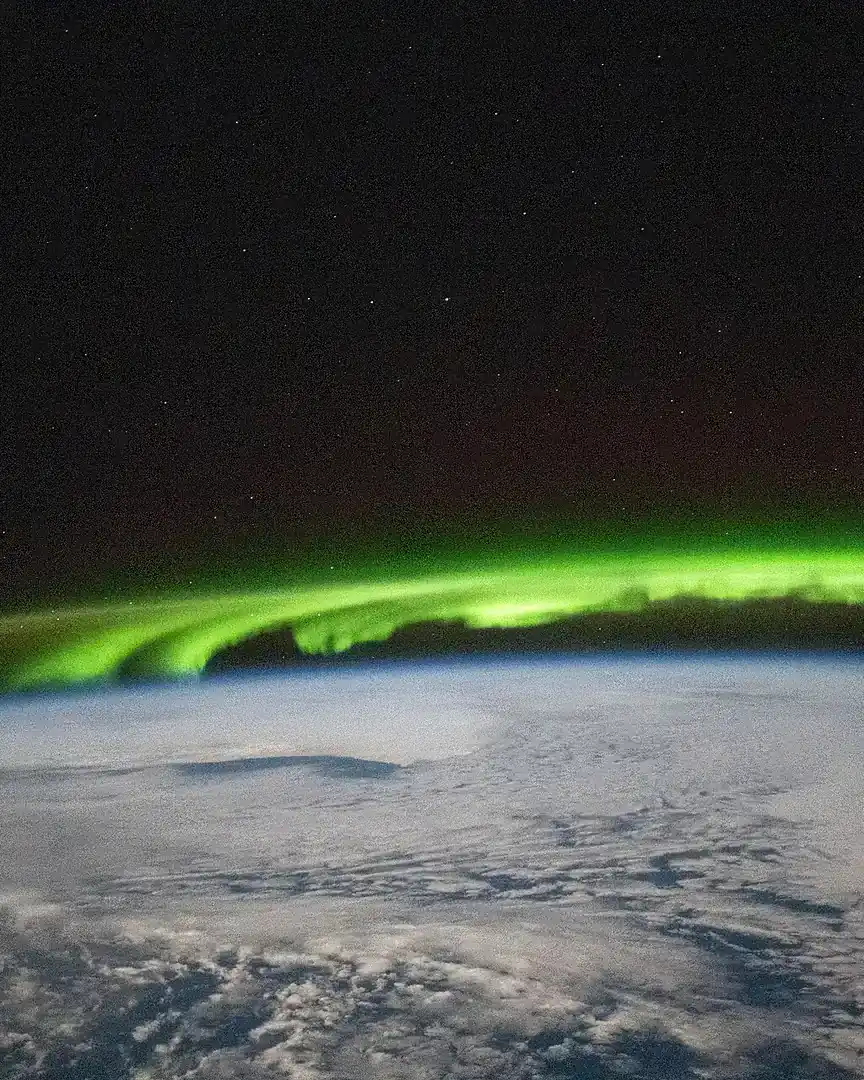 Foto: Aurora boreal sobre el Pacífico Norte · La Tierra