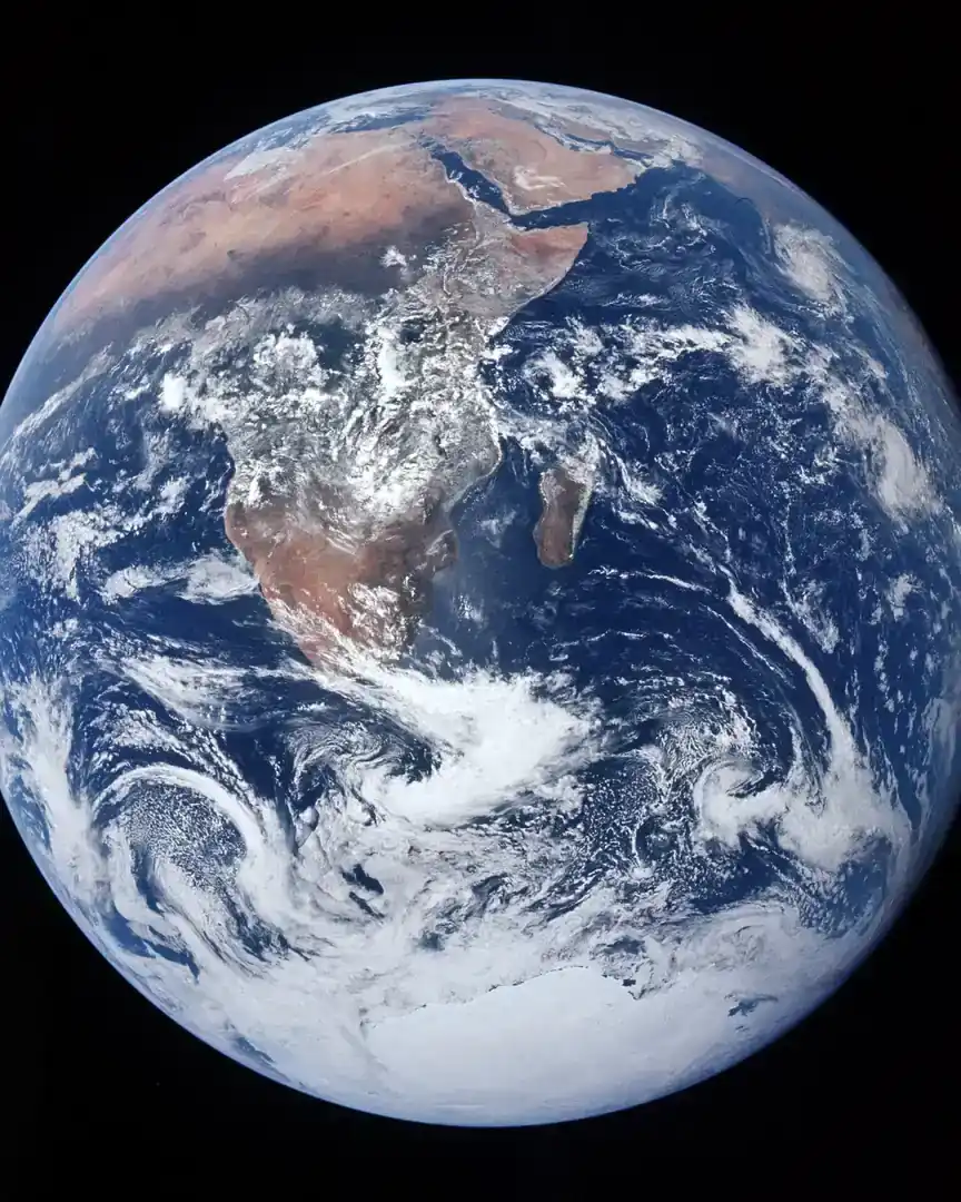 Foto: La Canica Azul desde el Apolo 17 · La Tierra