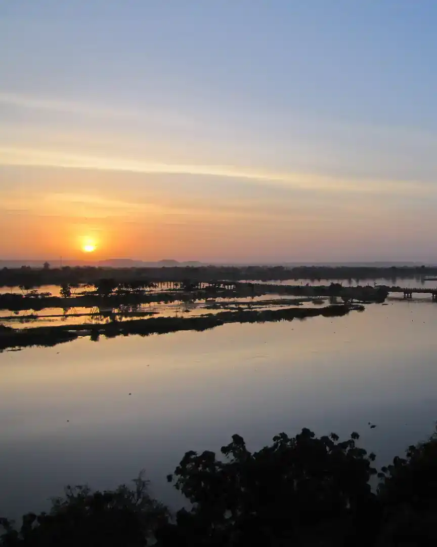 Foto: Atardecer sobre el río en Niamey · Níger