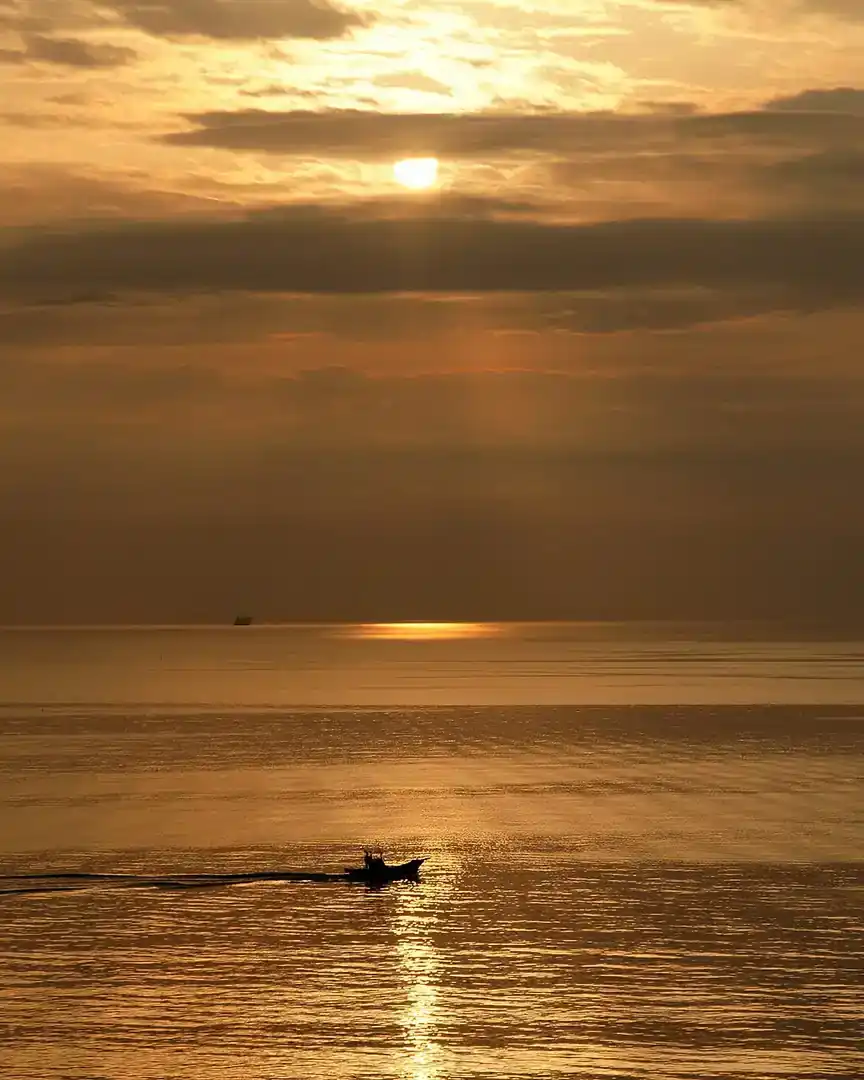 Foto: Amanecer en la bahía de Beppu · Japón