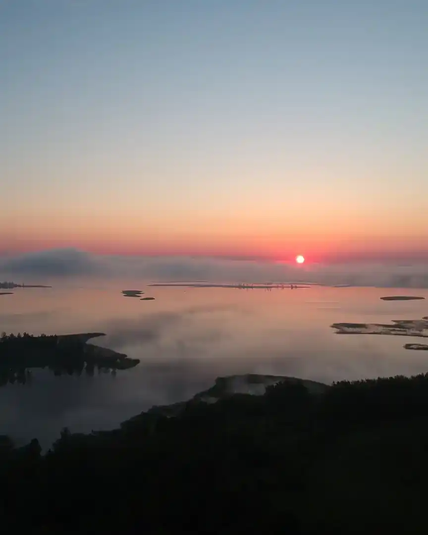 Foto: Amanecer en el lago Snudy, Braslav · Bielorrusia