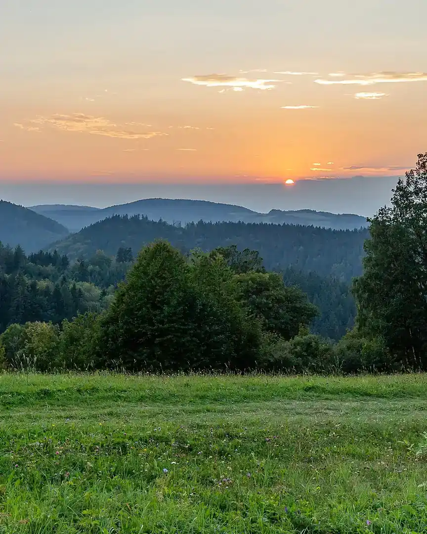Foto: Atardecer en los montes Javorníky · República Checa