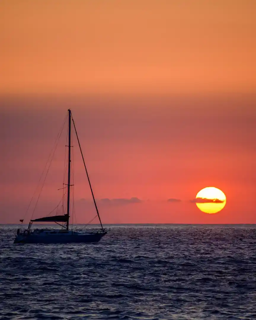 Foto: Atardecer frente a la playa de Palasa · Albania