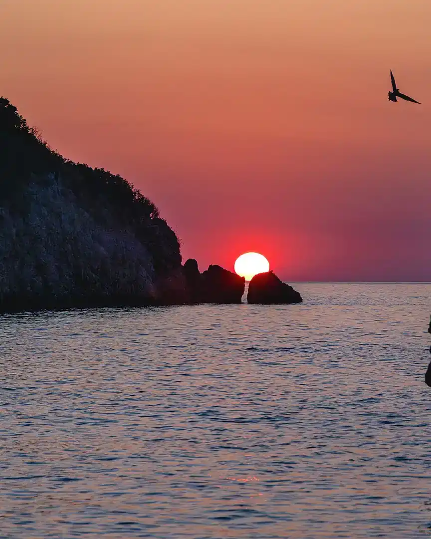 Foto: Atardecer en la playa Cristal · Montenegro