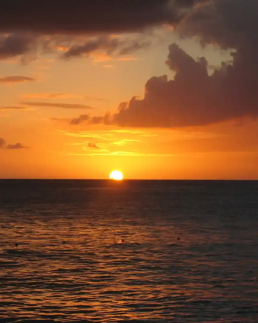Foto: Atardecer sobre el mar · Barbados