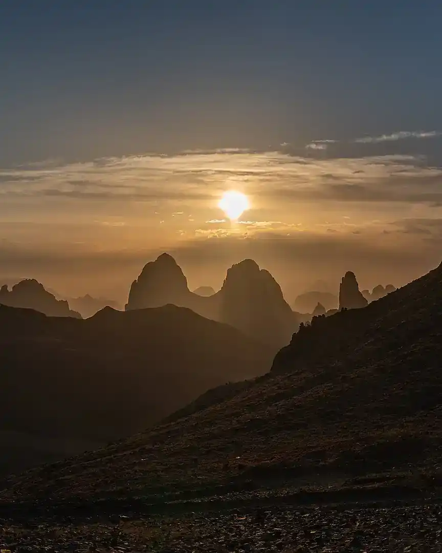 Foto: Amanecer desde el refugio de Assekrem · Argelia