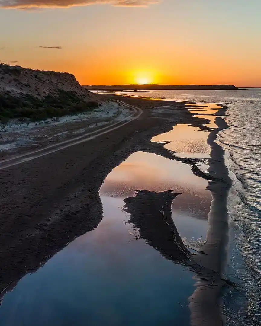 Foto: Atardecer en el lago Aidarkul · Uzbekistán