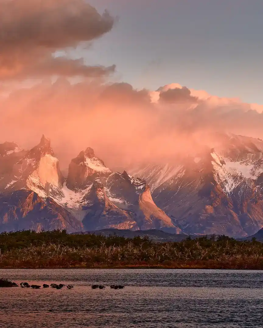 Foto: Alba sobre los Cuernos del Paine · Chile