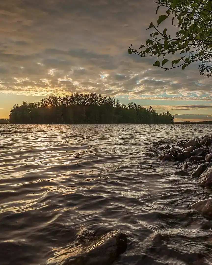 Foto: Atardecer en el lago Pyhäjärvi · Finlandia