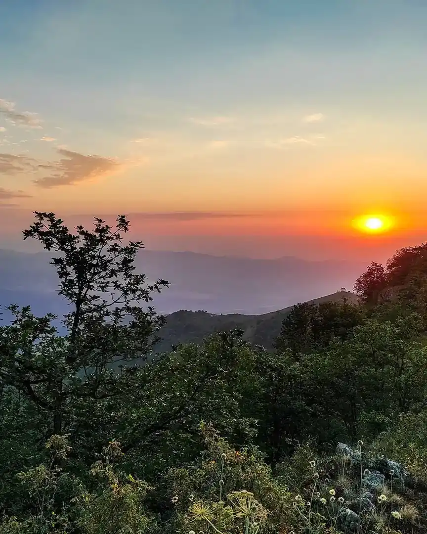 Foto: Amanecer desde la ladera del monte Khustup · Armenia