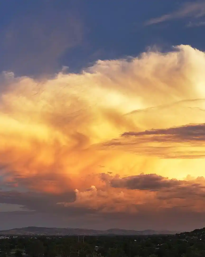 Foto: Atardecer con cumulonimbos en Albury · Australia