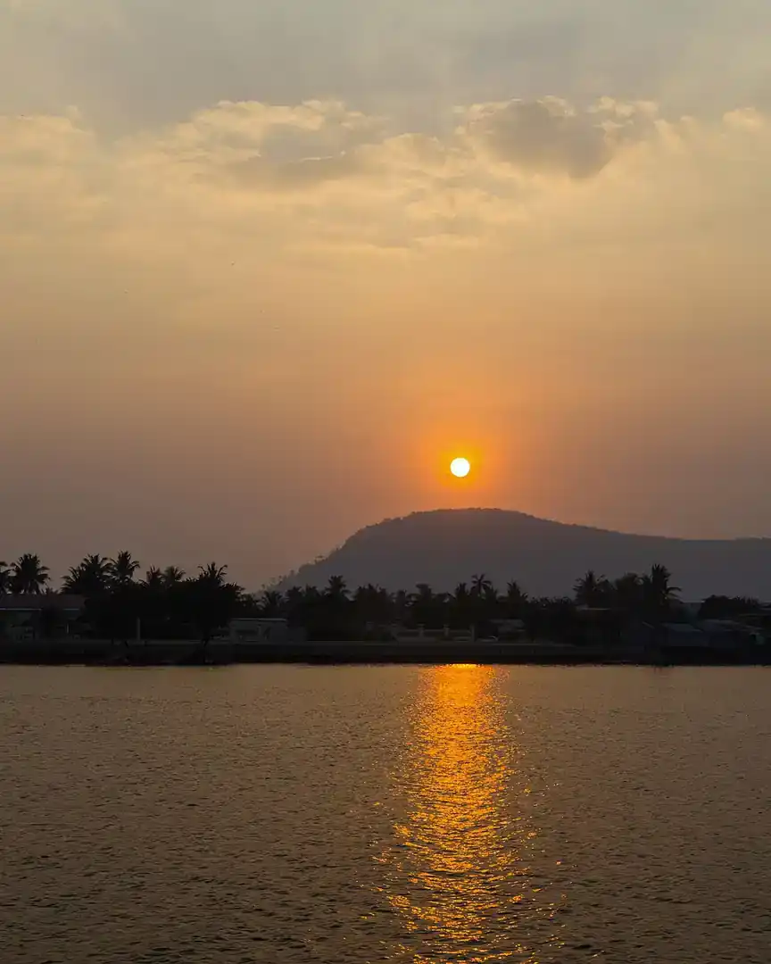 Foto: Atardecer sobre el río Praek Tuek Chhu · Camboya