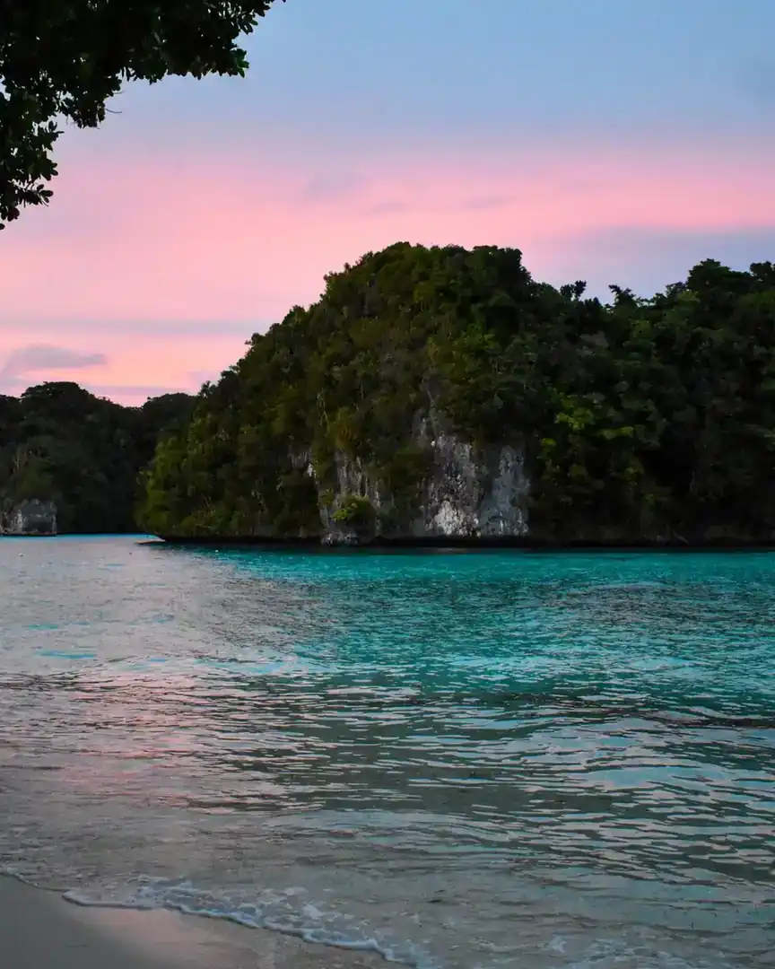 Foto: Atardecer en una playa de las islas Rock · Palaos
