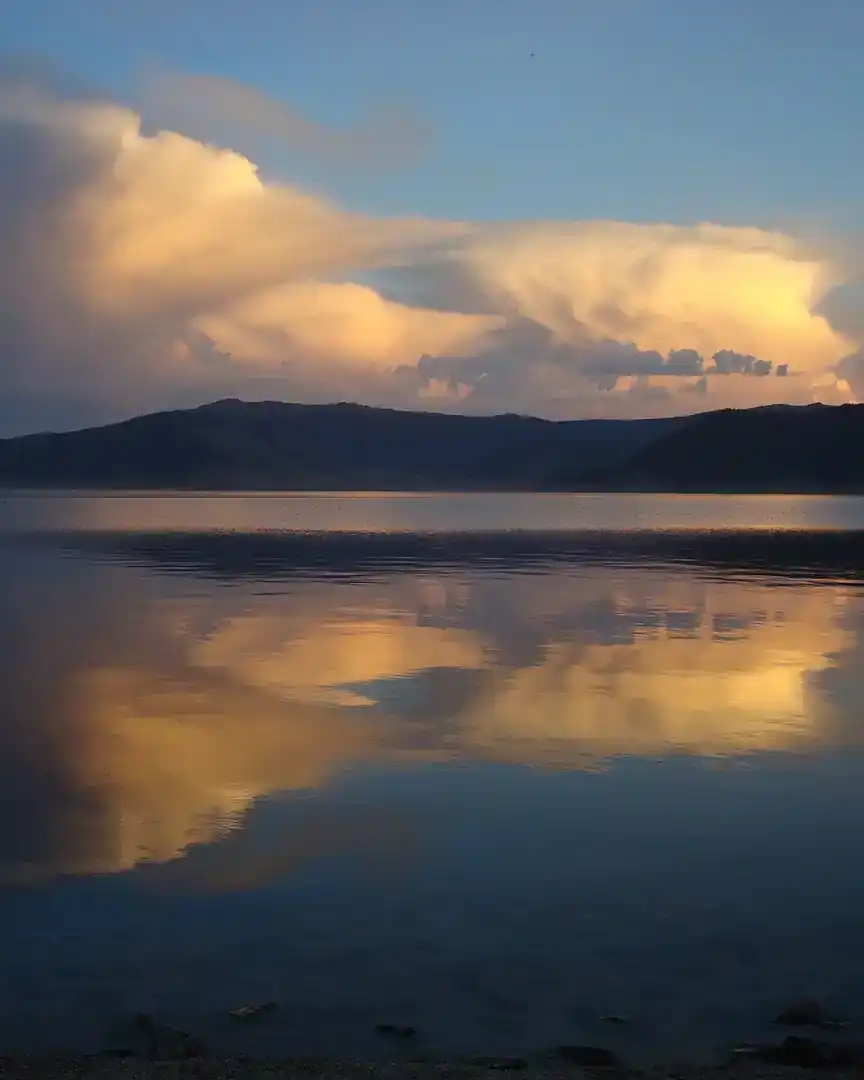 Foto: Anochecer en el lago Terkhiin Tsagaan · Mongolia