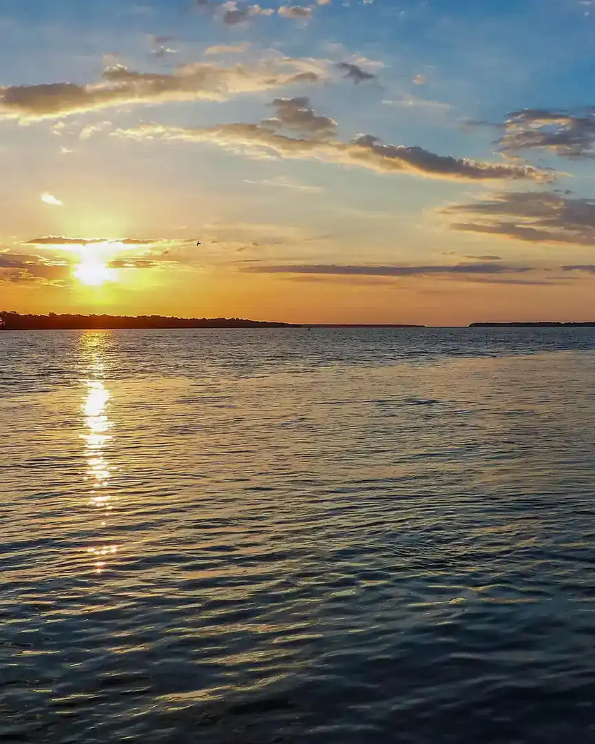 Foto: Atardecer en el río Commewijne · Surinam