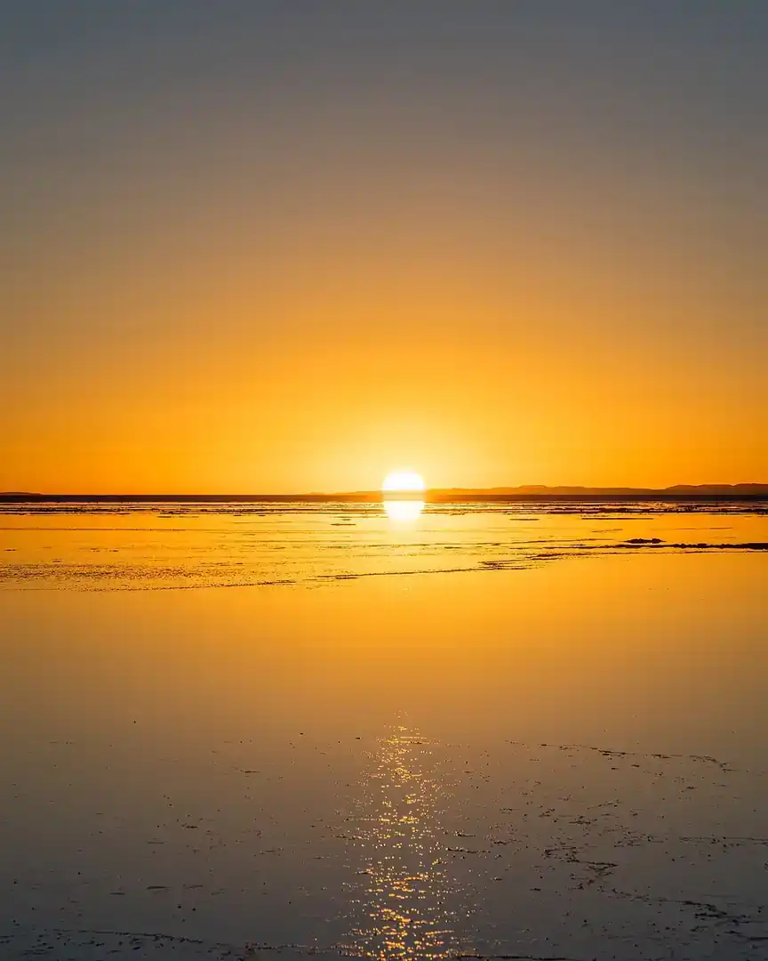 Foto: Amanecer en el salar de Uyuni · Bolivia
