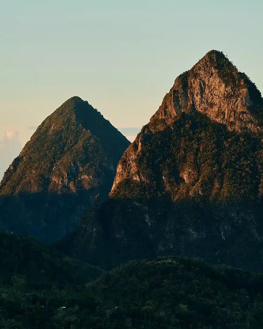 Foto: Amanecer en los Pitons, Soufrière · Santa Lucía