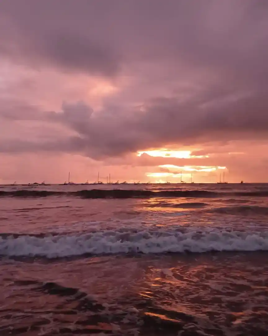 Foto: Atardecer en la playa de Tamarindo · Costa Rica