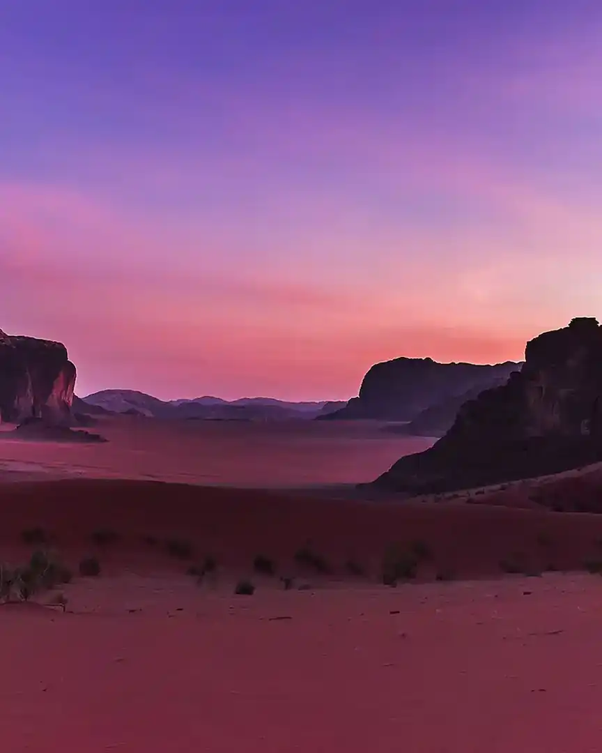 Foto: Anochecer en el desierto de Wadi Rum · Jordania
