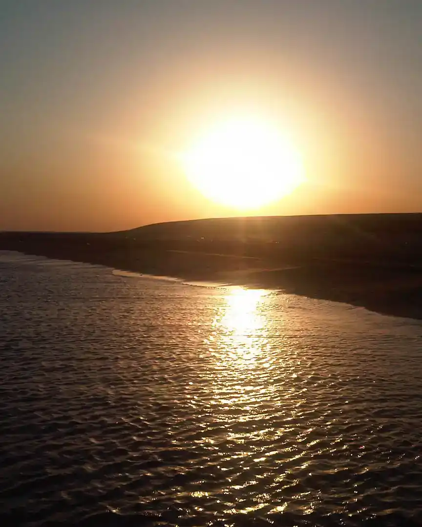 Foto: Atardecer en el mar Caspio · Turkmenistán