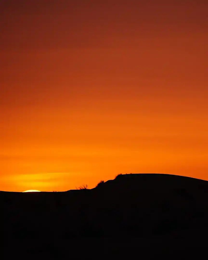 Foto: Atardecer en el desierto de Dubái · Emiratos Árabes Unidos