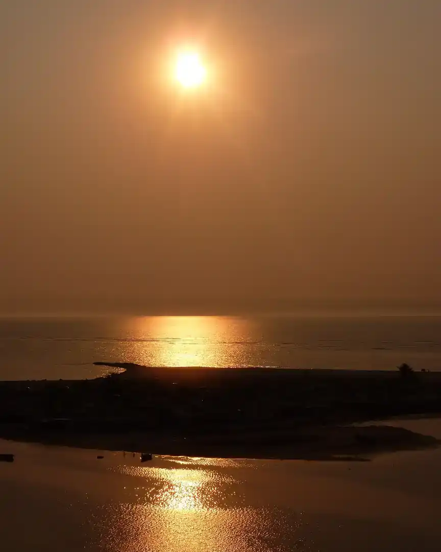 Foto: Atardecer sobre el mar en Luanda · Angola