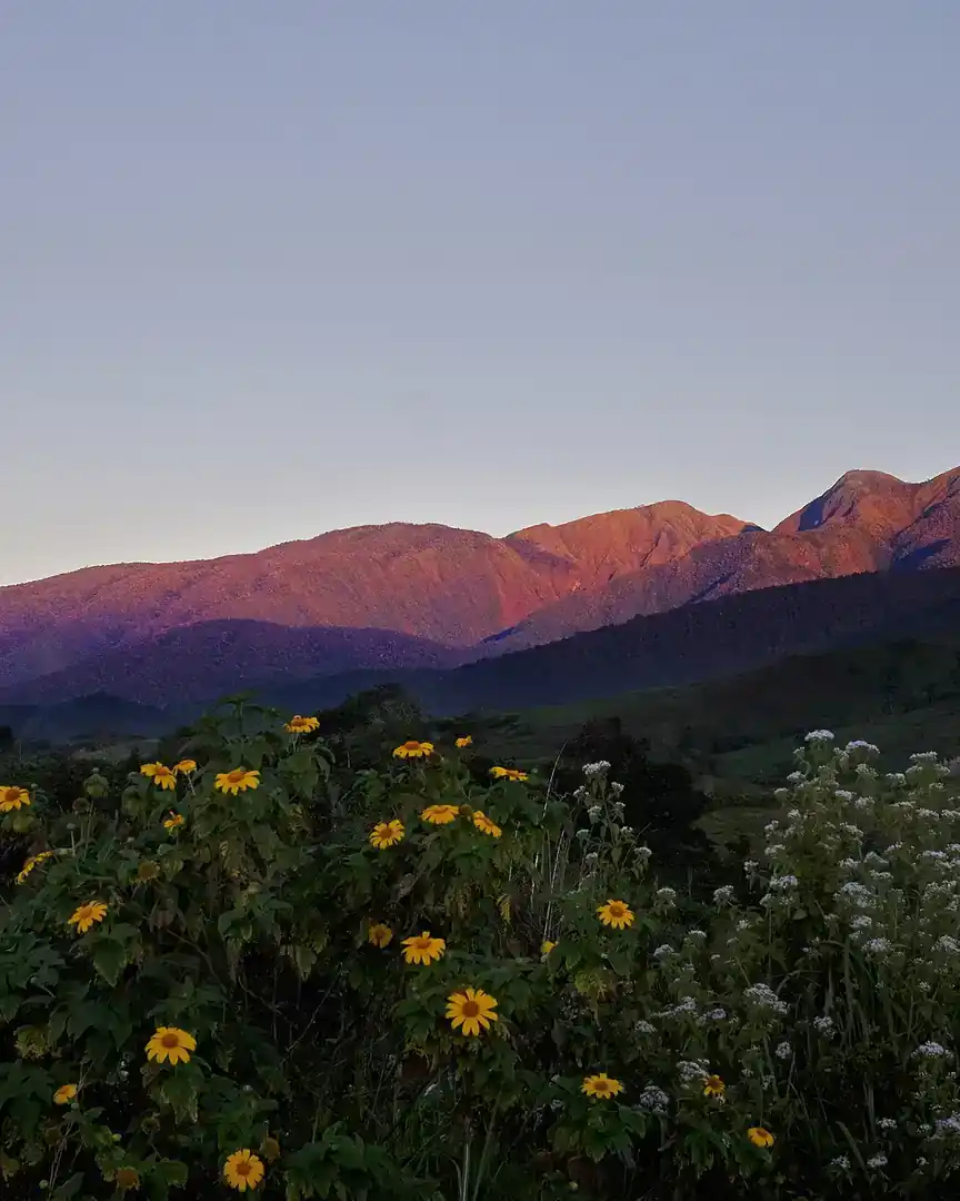 Foto: Amanecer en el monte Kalatungan · Filipinas