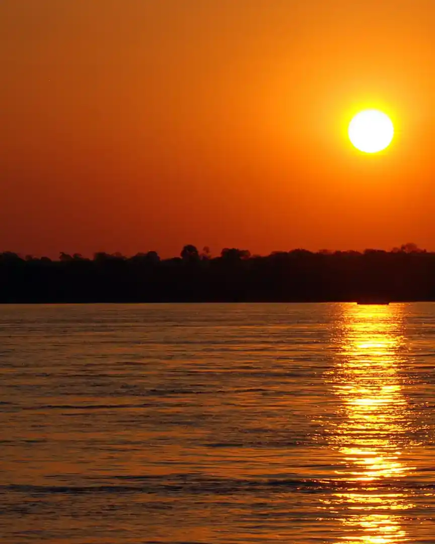 Foto: Atardecer en el río Zambeze · Zimbabue