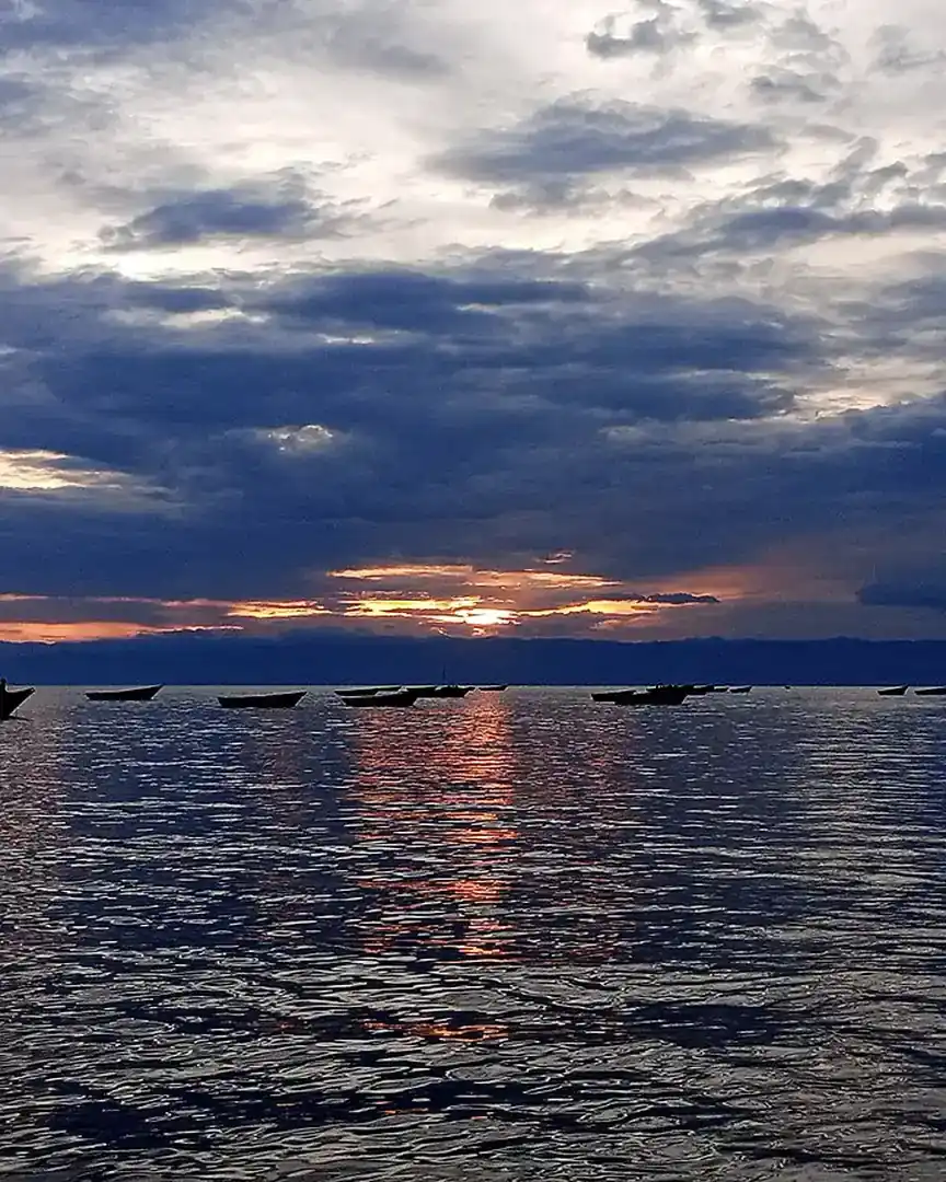 Foto: Atardecer en el lago Tanganica · Burundi
