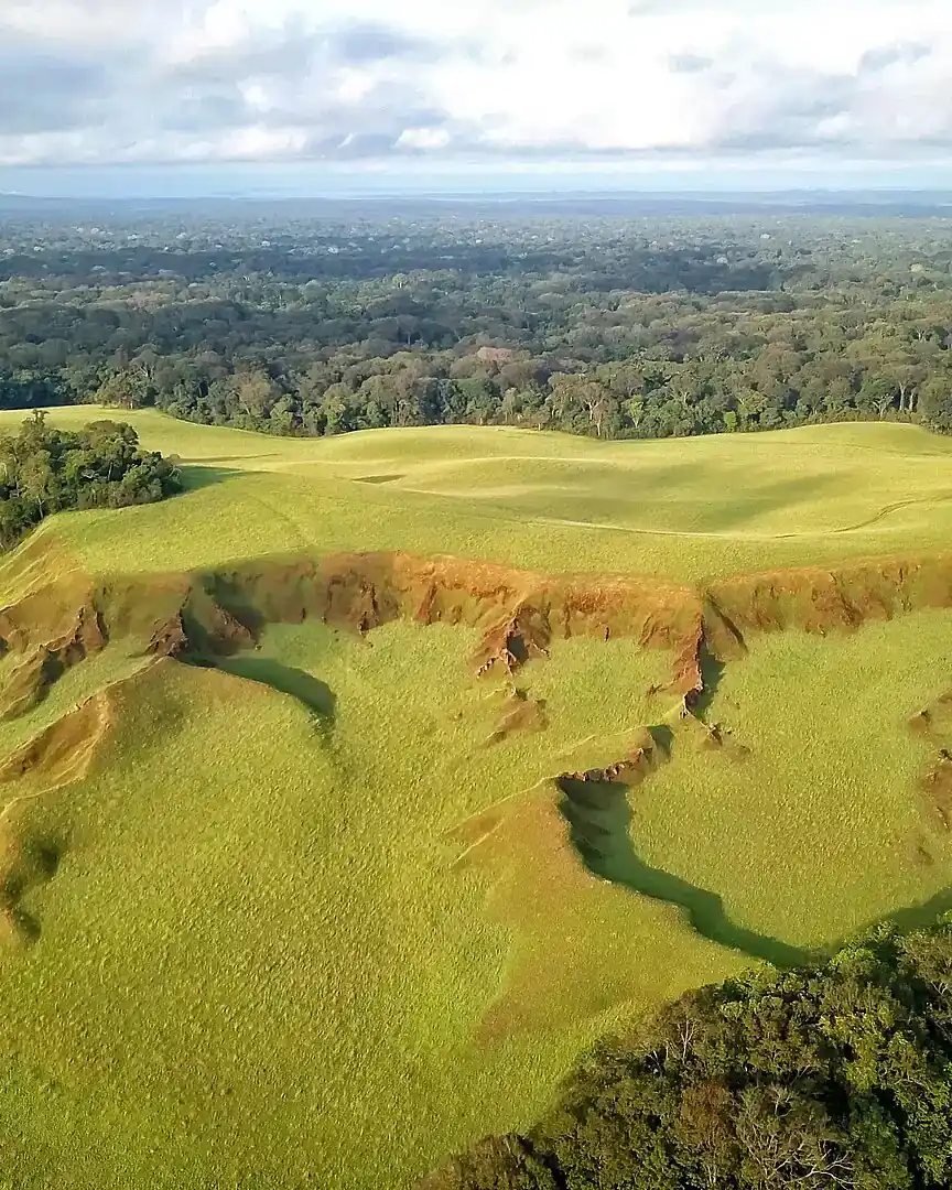 Foto: Llanura de las Imágenes, Nyonié · Gabón