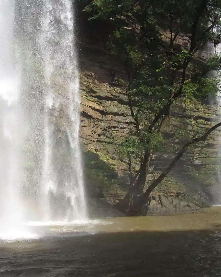 Foto: Cascate di Boti · Ghana