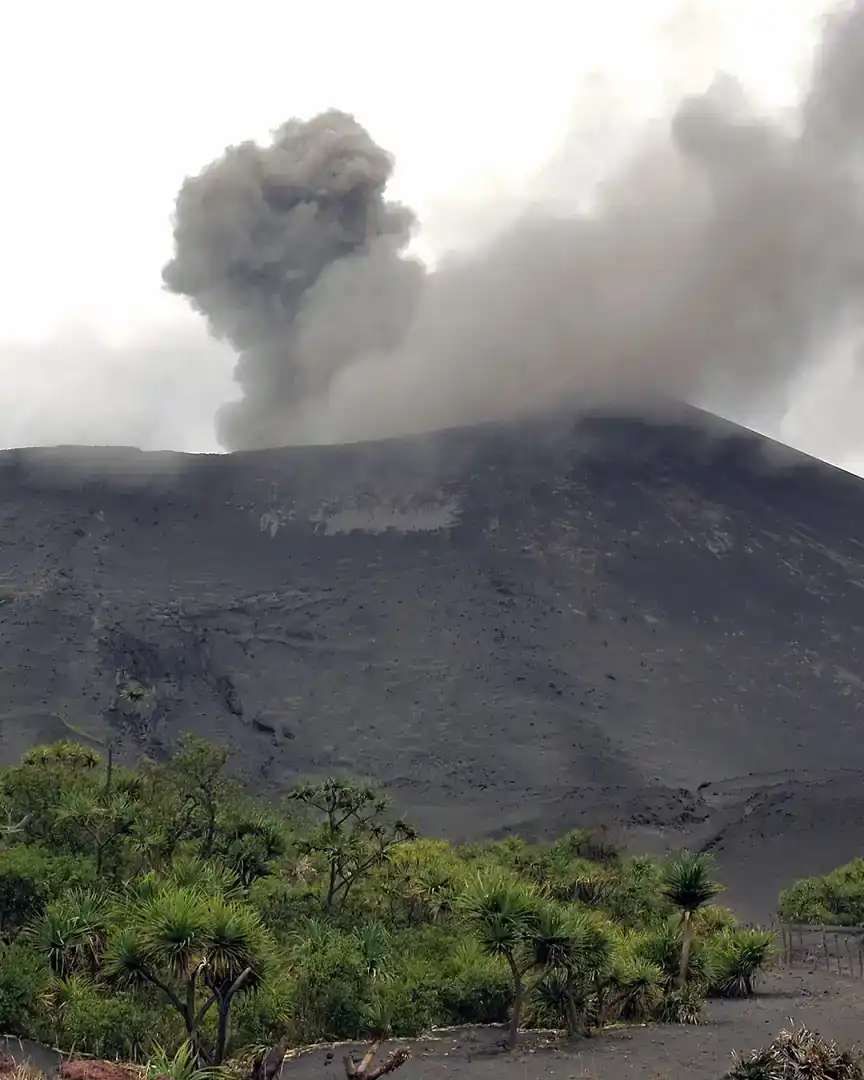 Photo: Mount Yasur · Vanuatu