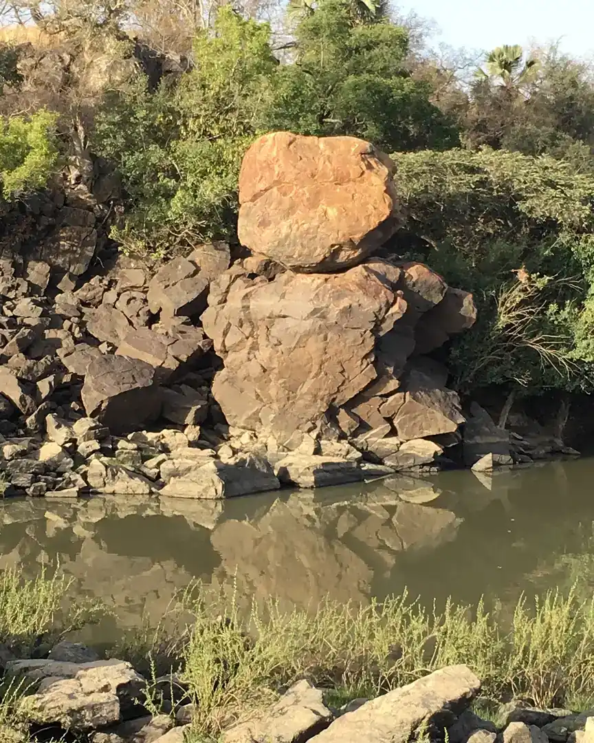 Foto: La Boule du Monde, cataratas de Koudou · Benín