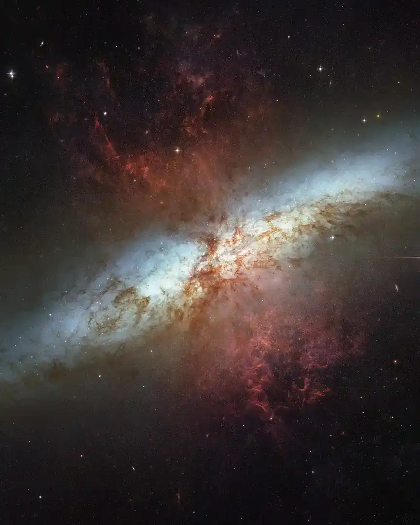 Foto: Galaxia del Cigarro · El universo